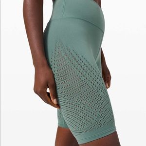 Lululemon - Digi Rain Reveal Bike shorts - 8